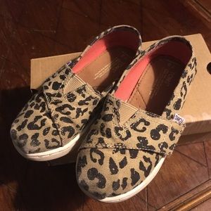 Toddler size 8 leopard Toms, VGUC